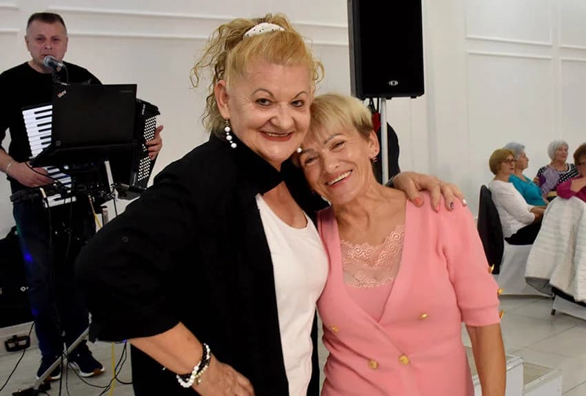 VIŠE OD STOTINU UMIROVLJENIKA NA ZABAVI: Dosta plesa i veselih kola [FOTO]