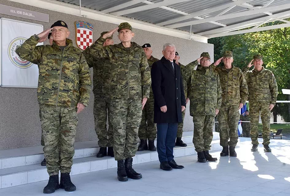 Prisegnuo je 47. naraštaj ročnika u požeškoj vojarni 123. brigade: „Hrvatska vojska nije samo oružana sila, mi smo jamac mira i sigurnosti hrvatskog naroda“