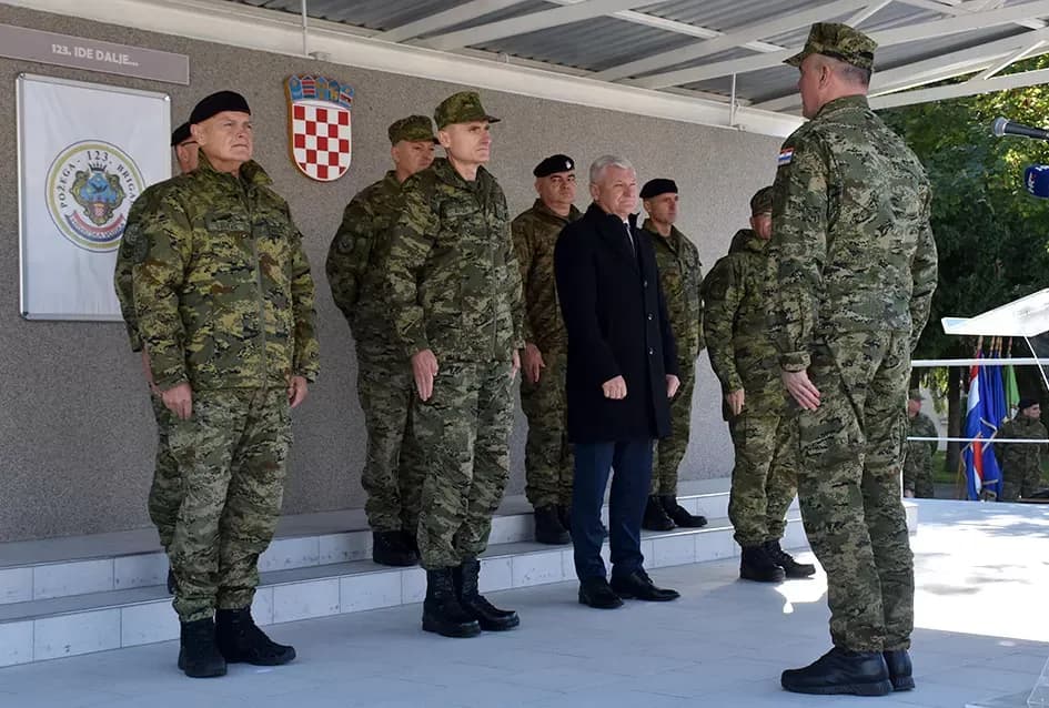 Prisegnuo je 47. naraštaj ročnika u požeškoj vojarni 123. brigade: „Hrvatska vojska nije samo oružana sila, mi smo jamac mira i sigurnosti hrvatskog naroda“
