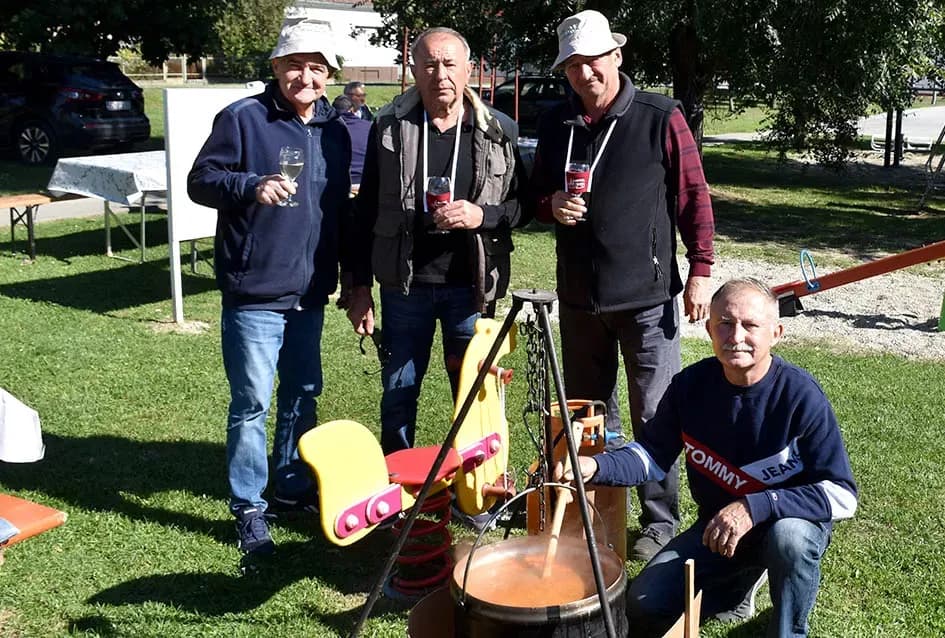 [FOTOGALERIJA] Željko Rodić  skuhao najbolji kotlić na 14. kaptolačkoj pudarijadi