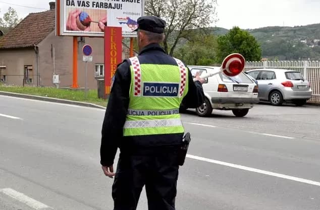 Odbio puhati pa završio iza rešetaka – pijanog vozača (65) zaustavila policija u Pleternici
