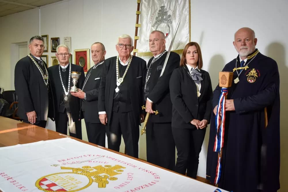 Hrvatski vinski vitezovi čuvaju tradiciju i raznolikost vinograda