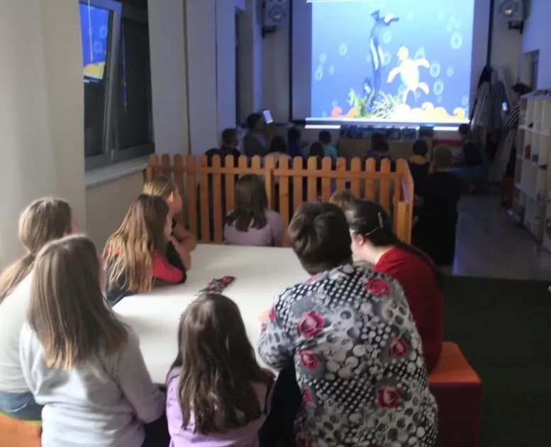 „ČETVRT KNJIGE“ U PLETERNICI: Na Zelenoj radionici predstavljene slikovnice Martine Markov uz druženje s galebom Markom