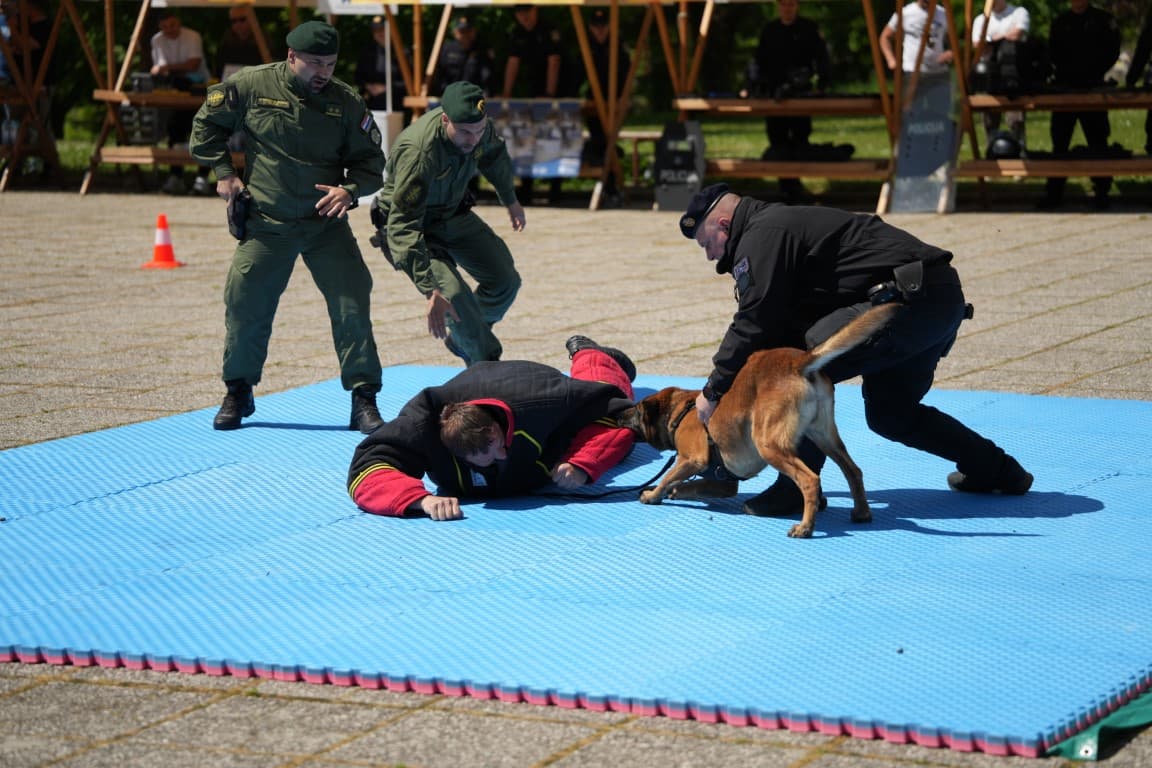Atraktivne pokazne vježbe i policijska oprema oduševile posjetitelje u Požegi