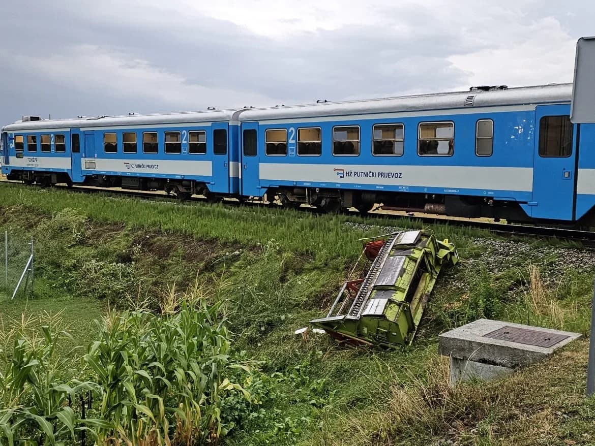 Nalet vlaka na kombajn: Jednu osobu odvezla hitna (FOTO)
