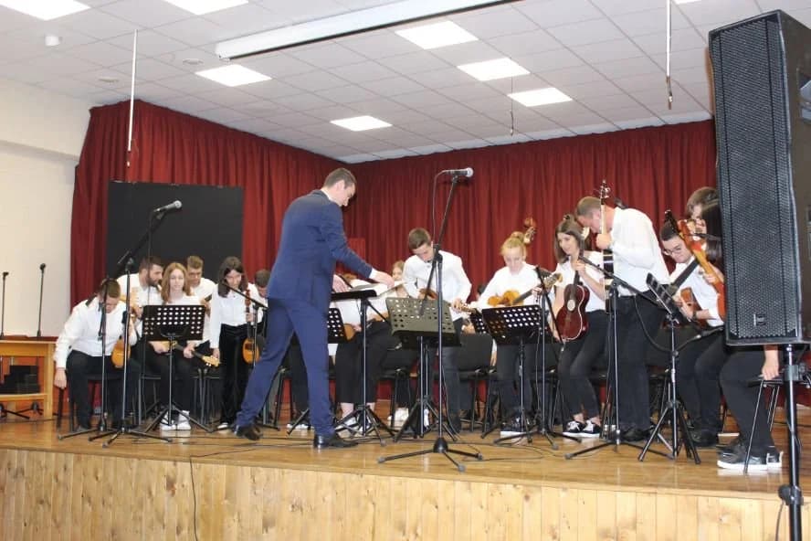Koncert Kutjevačkog tamburaškog orkestra za pamćenje  /FOTO/