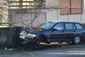 BMW-om se „popeo“ na ogradu: „Temperatura je bila ispod nule, sol nije bačena i kolnik je poput klizališta“