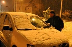 Zimske radosti u travnju: Kaptol zabijelio snijeg.....
