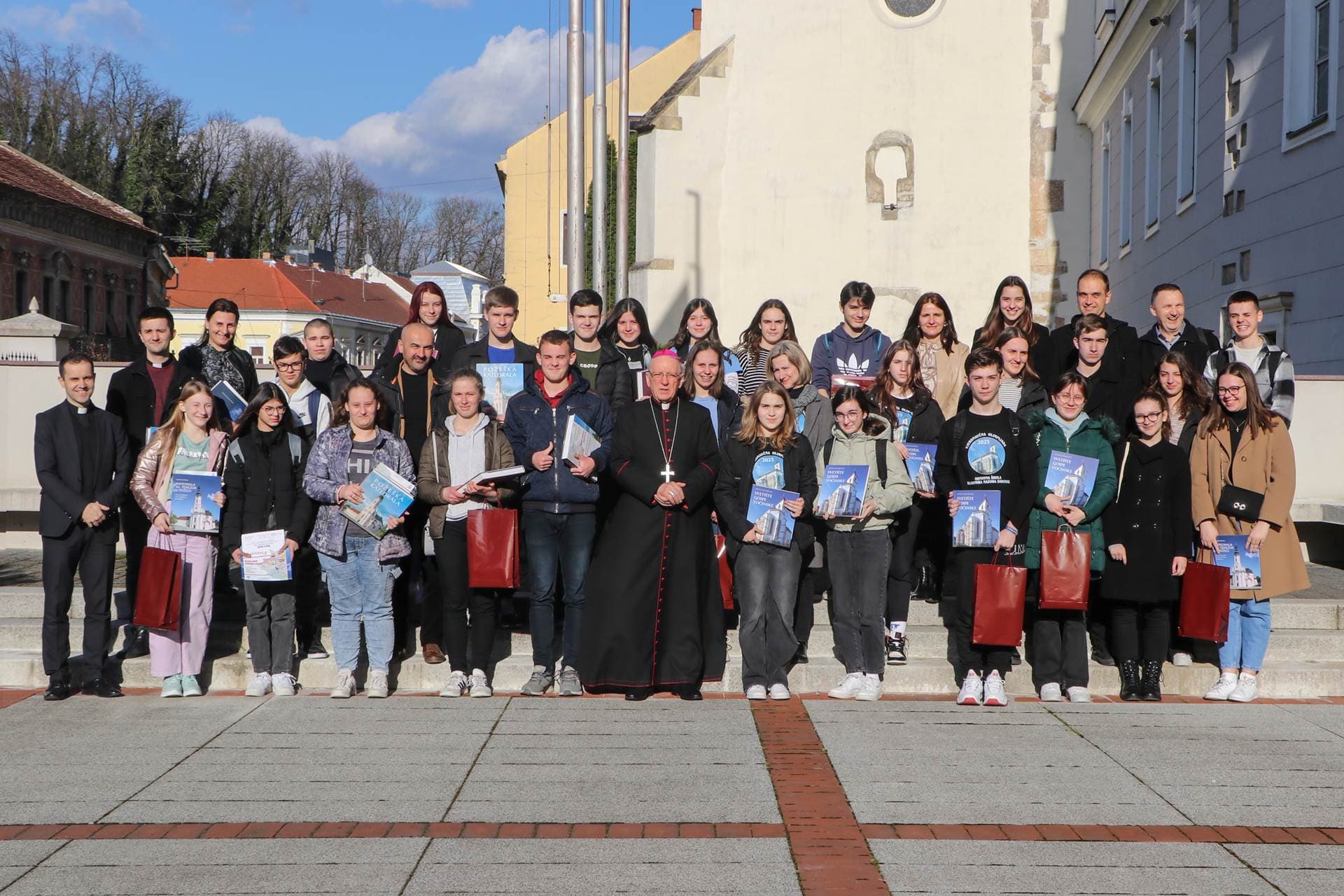 Na natjecanju sudjelovale 44 osnovne škole, 14 četverogodišnjih i 3 trogodišnje srednje škole: Prva mjesta odlaze u N.Gradišku i Požegu [FOTO]