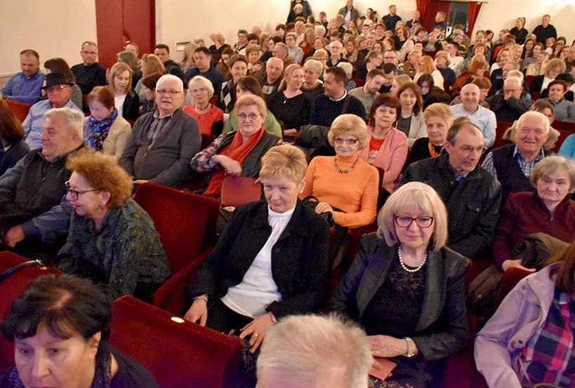 [FOTO] Uz zvuke tambure i milozvučne glasove solista održan koncert „Požego, najdraži grade“