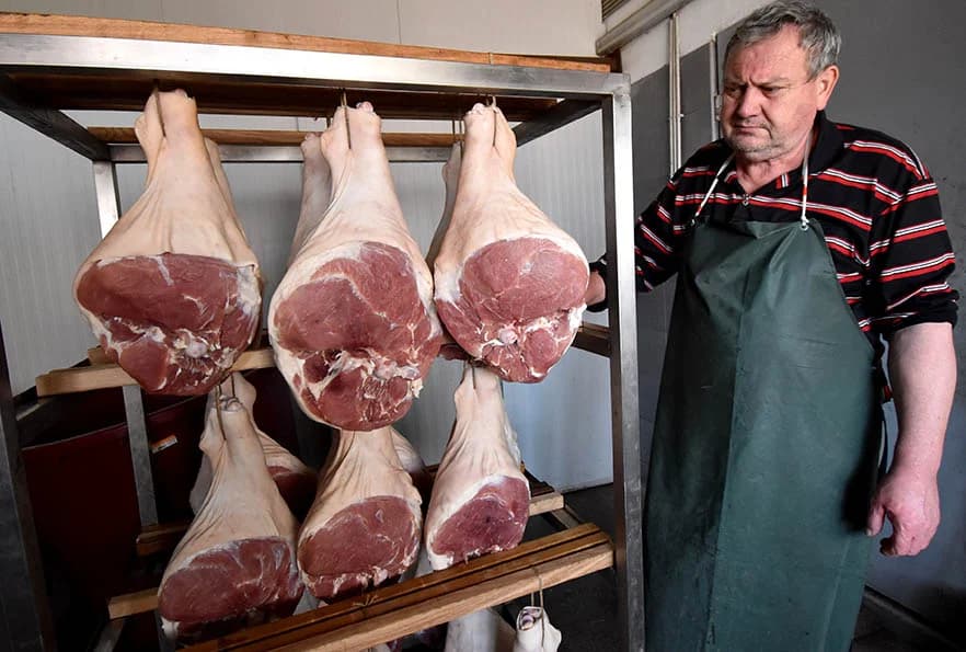 Proizvodnja od 250 uskrsnih šunki prodana mjesec dana prije blagdana [FOTO]