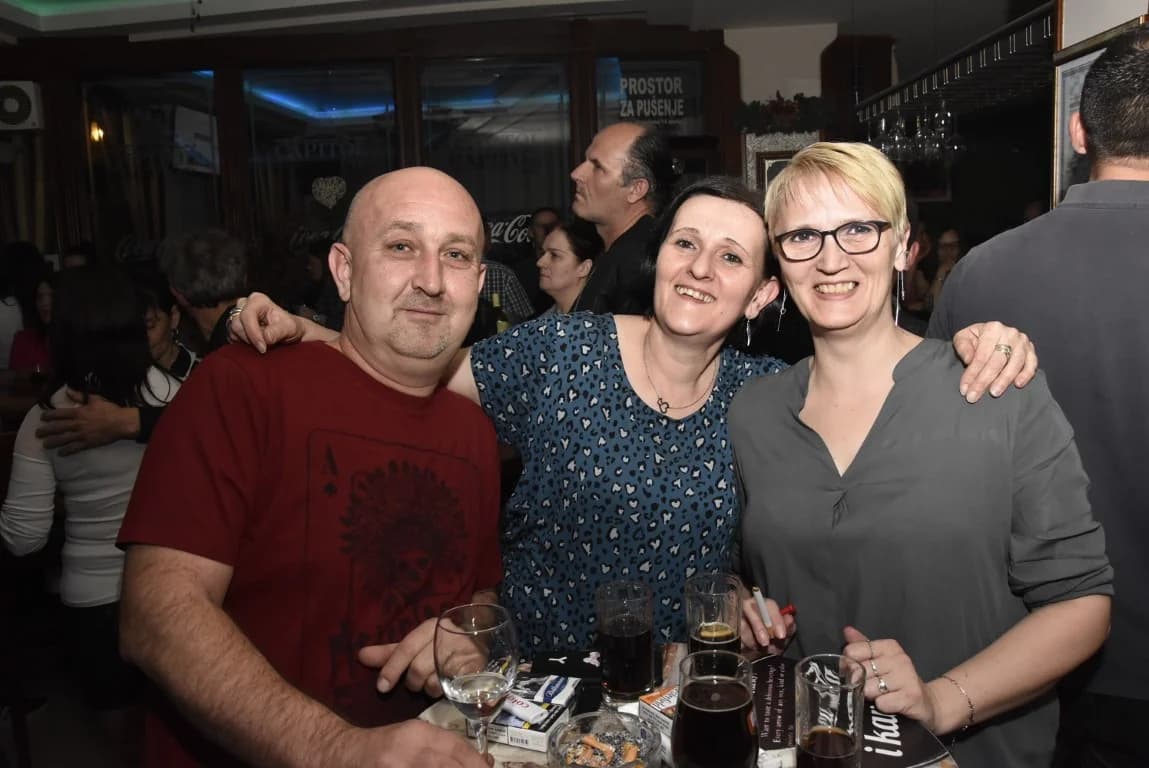 Uz tamburaše De Gotho zabavili se brojni gosti Caffe bara Capitol: "Trebamo napraviti reprizu ove nezaboravne večeri /FOTO/