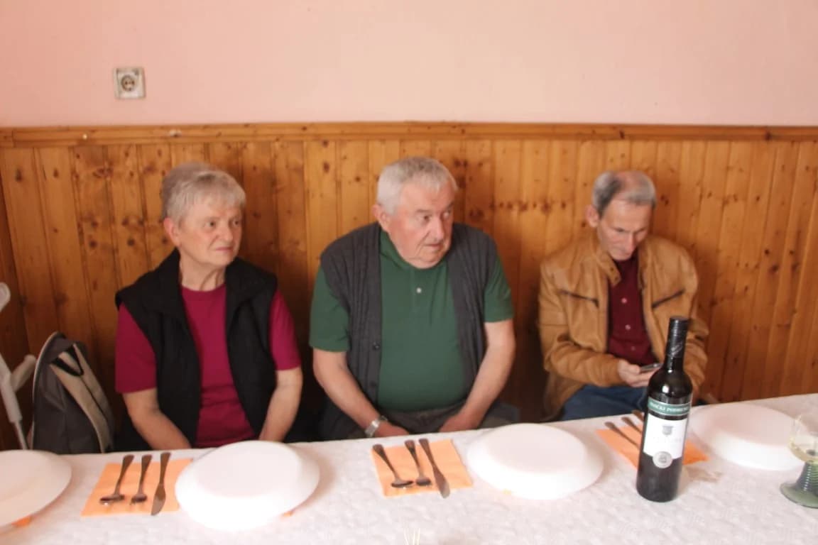 SUSRET ISELJENIH VLATKOVČANA: Vukušići, Mršići, Jelići, Dundovići, Baleni i ostali ponovo se okupili u svome Vlatkovcu /FOTO/