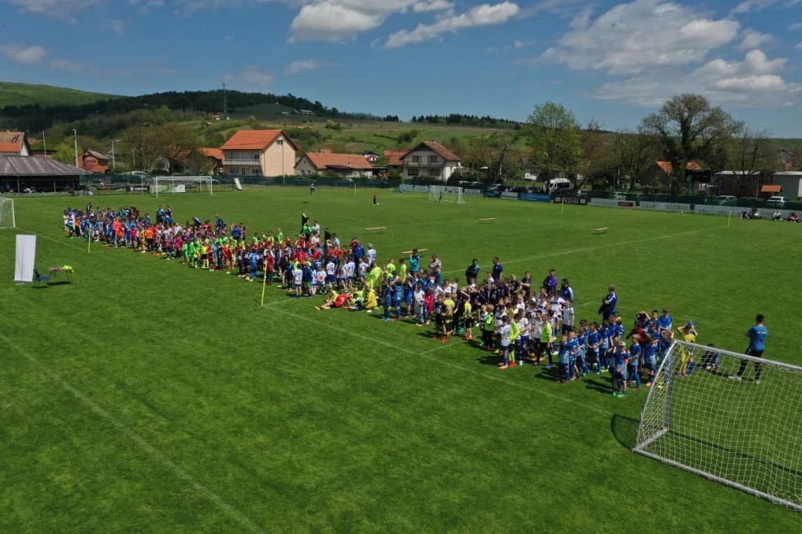 Više od 700 malih nogometaša okupiralo Kutjevo i Vetovo: Borba na sportskim terenima za odlazak u St. Polten /FOTO/