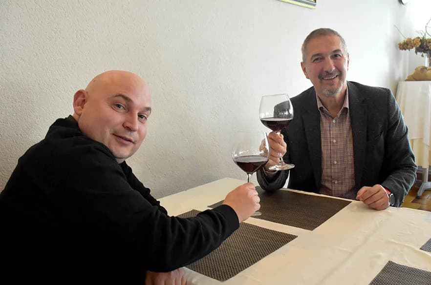 EUROPSKI VINSKI VITEŠKI RED POČETKOM LIPNJA BORAVIT ĆE U KUTJEVU: Oružje su zamijenili vinskim čašama
