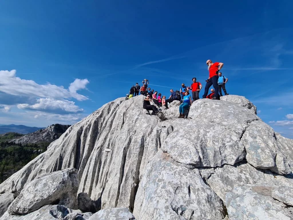Planinari Sokolovca na Velebitu putem Malog princa: Atraktivna staza i vrlo posjećena destinacija /FOTO/