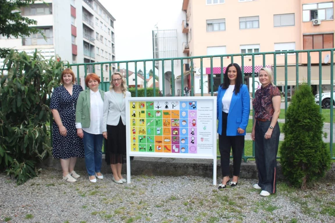Šest osnovnih škola i jedan vrtić dobili komunikacijske ploče koja polaznicima olakšavaju komunikaciju s drugim osobama