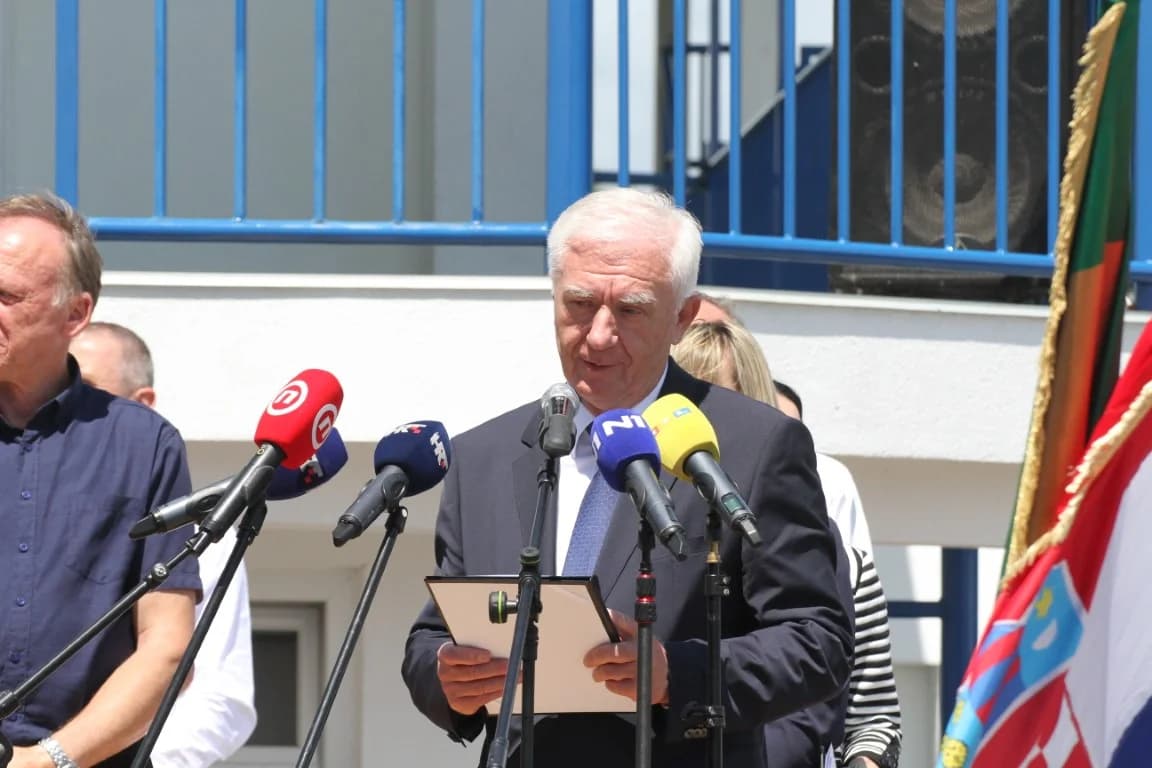 Pripadnike 63. „A“ samostalne bojne odlikovao predsjednik RH Zoran Milanović /FOTOGALERIJA/