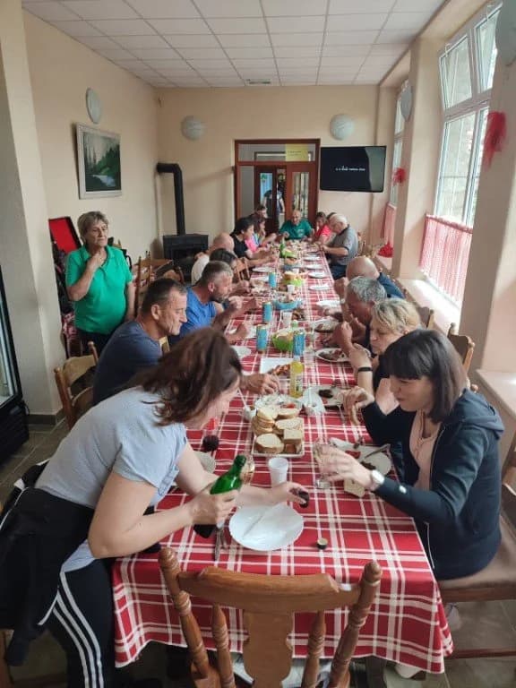 Planinari Sokolovca uređivali svoj dom Lapjak i njegov okoliš, te kućicu na Trišnjici /FOTO/