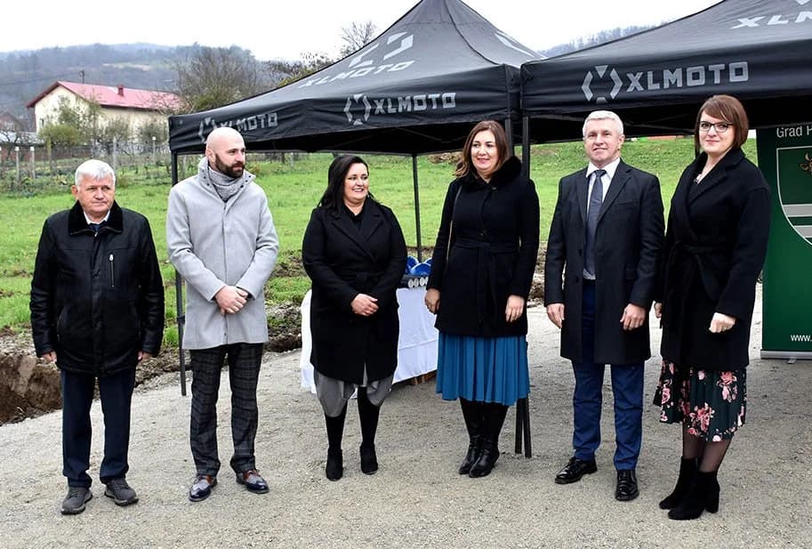 Položen kamen temeljac za izgradnju Dječjeg vrtića u Kuzmici: "Ulaganje u najmlađe, ulaganje je u budućnost" [FOTOGALERIJA]