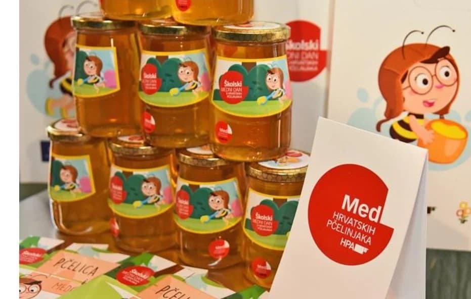 Koji su medari požeškog kraja svoje proizvode namijenili osnovcima?
