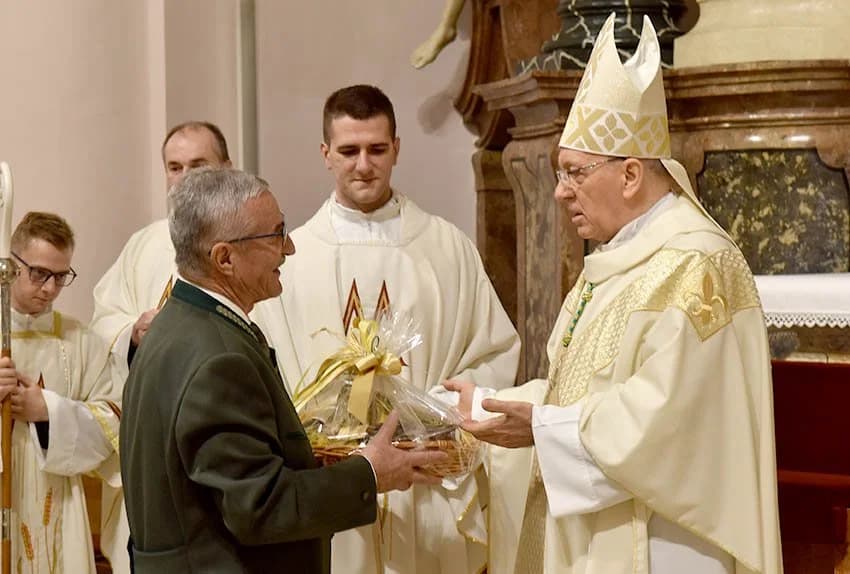Požeški biskup dr. Antun Škvorčević odlikovan najvišim lovačkim odlikovanjem Svetog Huberta