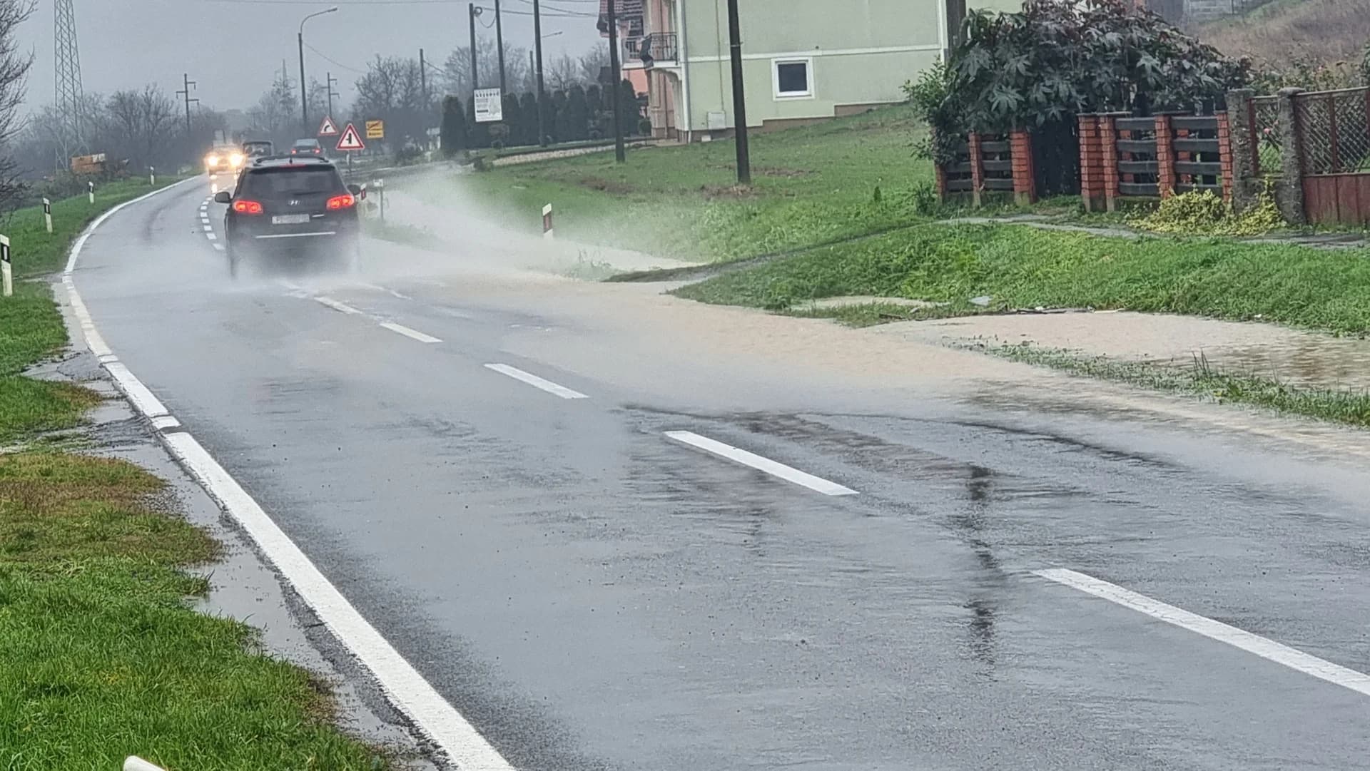 Poplave na državnoj cesti između Pleternice i Požege: Hoće li zbog nemaran nadležnih biti zatvorena !? [FOTO]