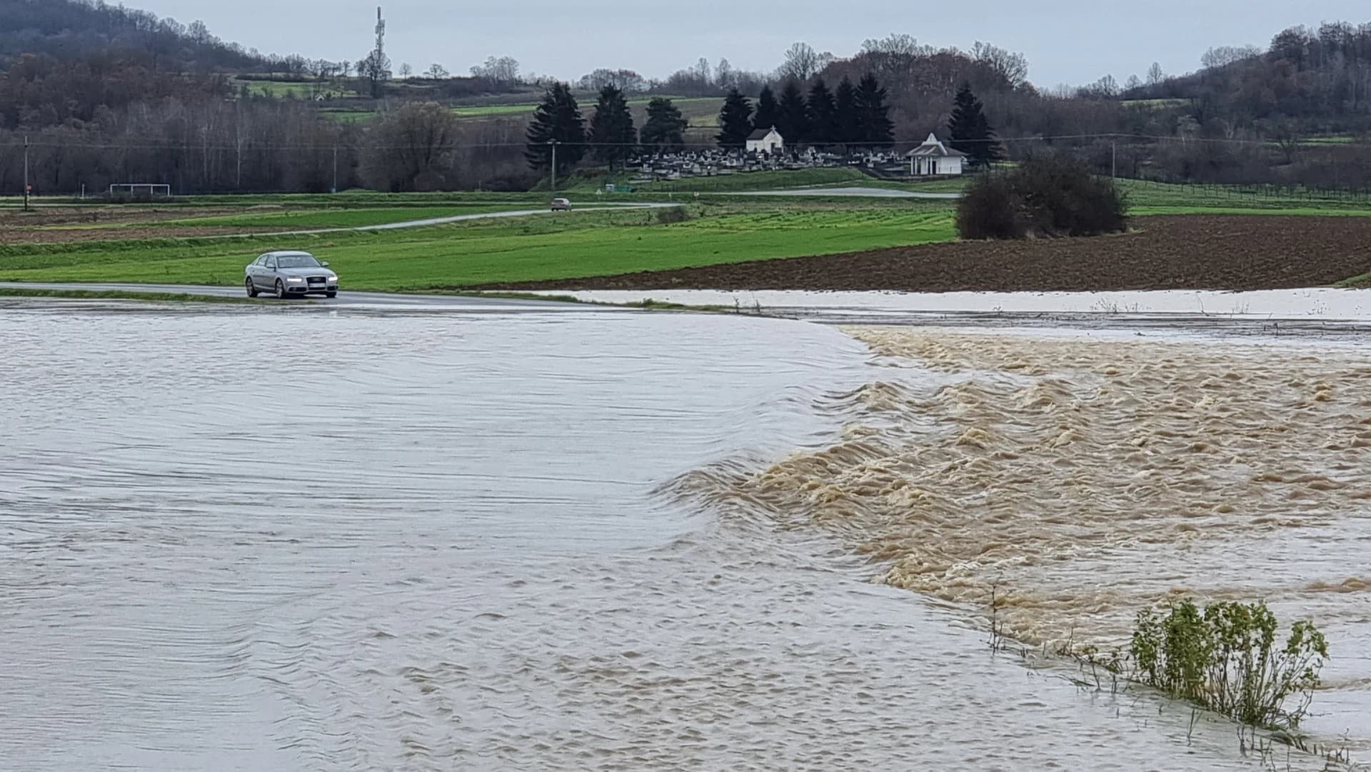 /FOTO-VIDEO/ Ponovno poplave u pleterničkom kraju: Poljoprivrednici u očaju zbrajaju nastale štete na ratarskim površinama