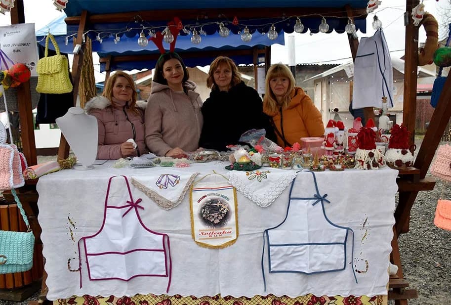 ADVENT U PLETRNIČKOM BEĆARSKOM ŠORU: Uz čobanac lovaca i pečene kobasice vatrogasca praćenje osvajanja bronce u Kataru [FOTOGALERIJA]