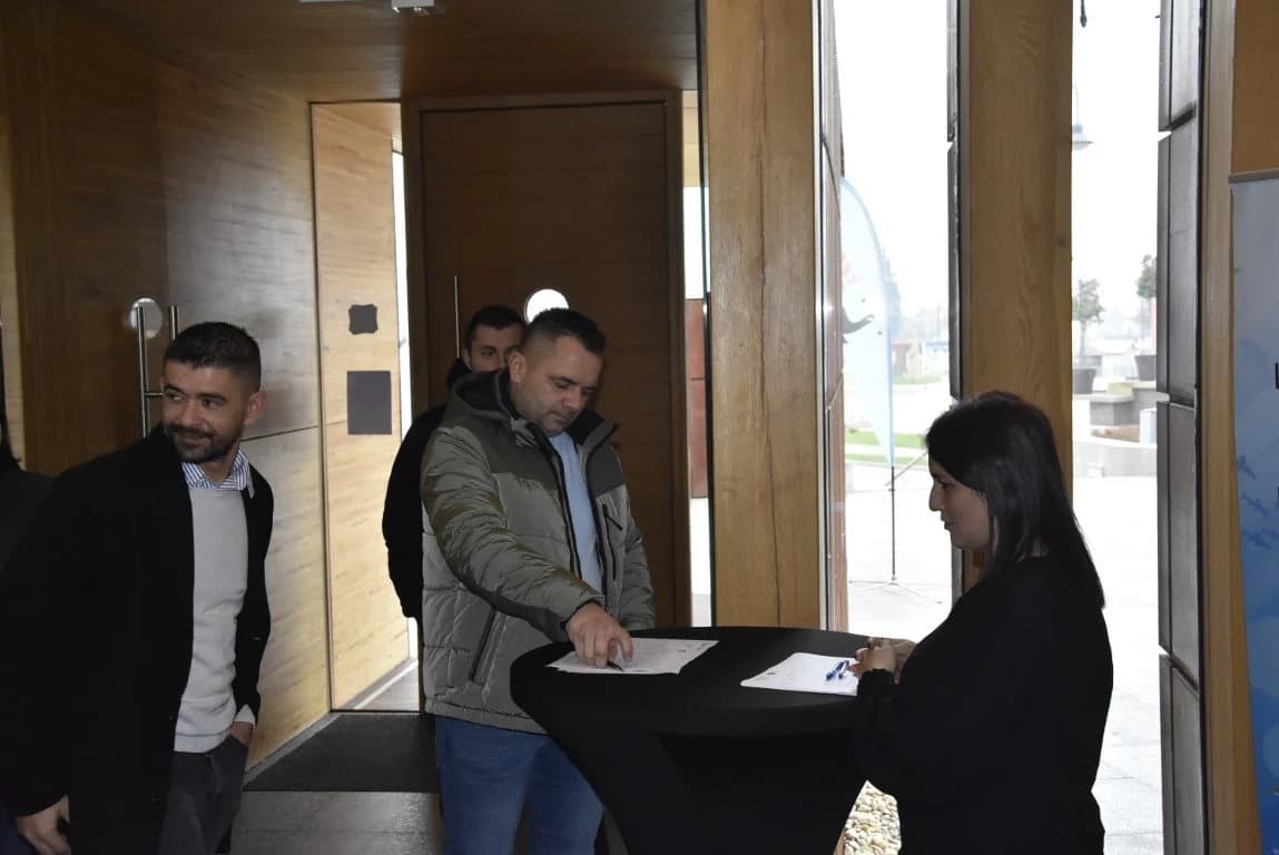 Potpisano 45 ugovora o potpori gospodarstvenicima i poljoprivrednicima s područja grada Pleternice:  "Koračamo korak po korak, dan po dan, projekt po projekt" /FOTOGALERIJA/