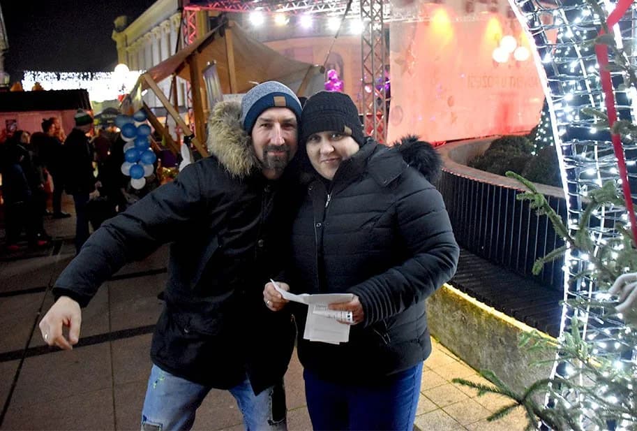 HUMANITARNI KONCERT ZA UDRUGU MALI PRINC: Gazde, Nevera i Paori pjevali i svirali Požežanima [FOTOGALERIJA]