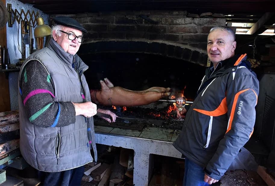 Pečeni odojak neizostavan na blagdanskom stolu [FOTO]