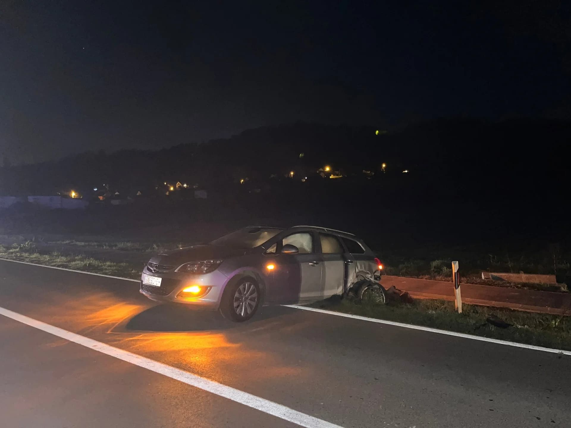 Nalet vozila Seat na Opel: Jedna osoba prevezena u požešku bolnicu