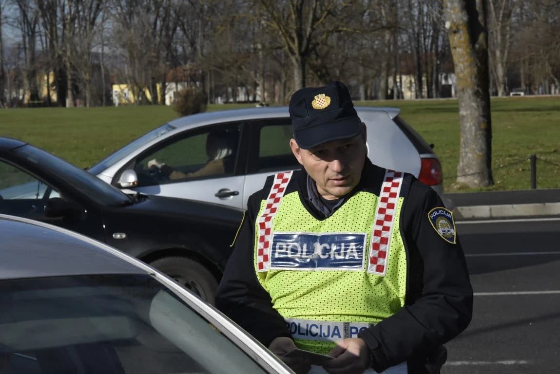 Preventivno-represivna akcija policijskih službenika pojačanog nadzora korištenje sigurnosnog pojasa: „Želimo osvijestiti sugrađane koliko je bitno koristiti sigurnosni pojas“ /FOTO-VIDEO/