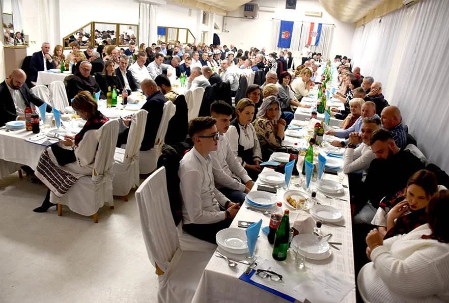 [FOTOGALERIJA] Običaji doseljenih Ramaca uz pjesme koje povezuju Ramu i Slavoniju