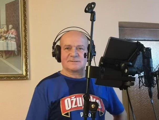 Branko Polić izvodi tri navijačke pjesme nogometnih klubova iz požeškog i brodskog kraja, a najavljuje nove pjesme