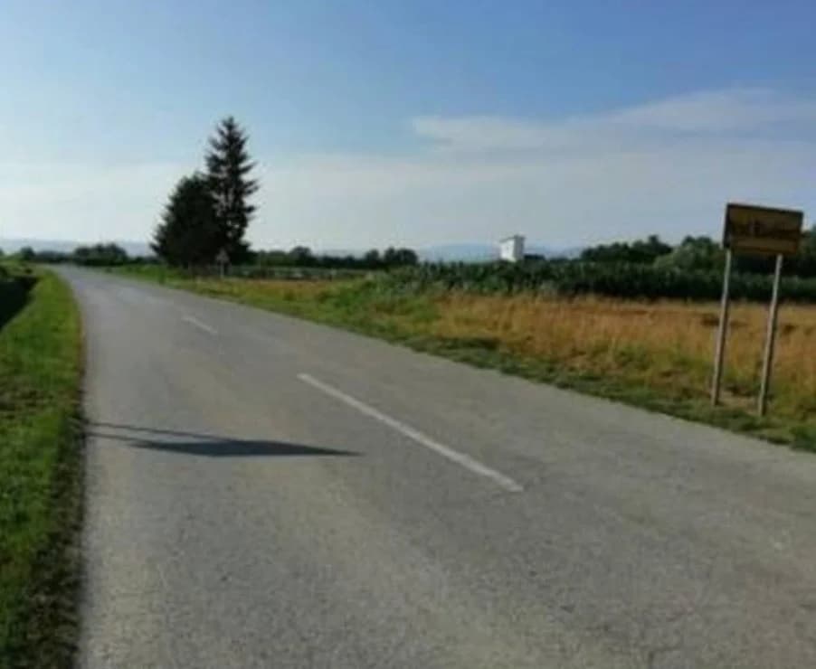Prije dvije godine asfaltirana je cesta od Trenkova do Bankovaca - otada se čeka da grad Požega spoji asfaltom 400 metara!