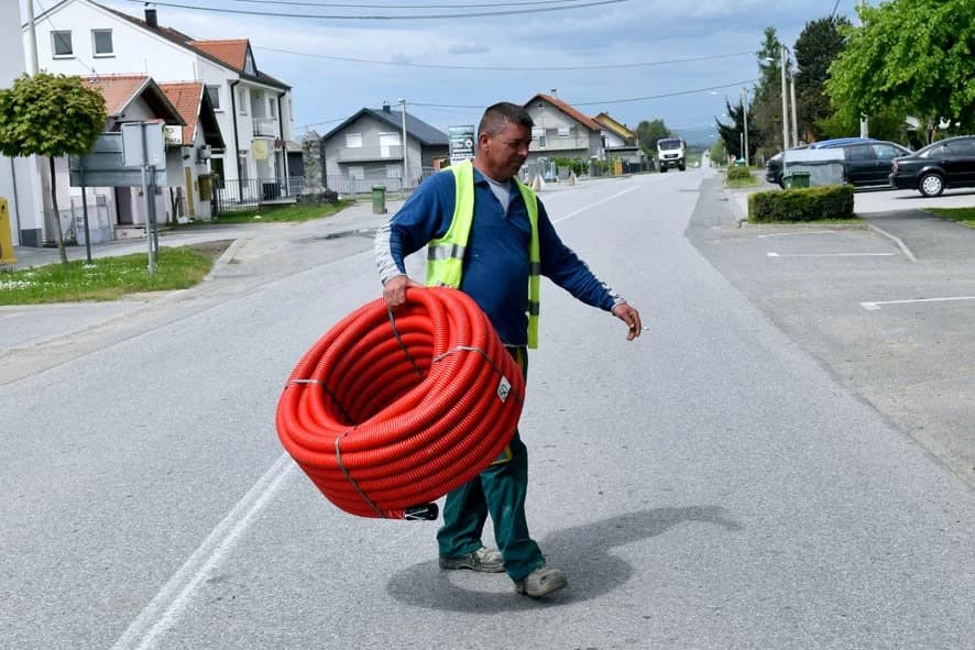 Gotovo 1,9 milijuna eura uložit će se u sanacije i održavanje cesta pod upravljanjem Županijske uprave za ceste Požeško-slavonske županije: Izvršit će se uz nadogradnju i rekonstrukcija semafora u Vet