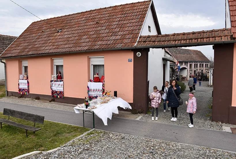 /FOTOGALERIJA/ Pokladno jahanje selima Župe Bučje: „Prošetajte ponosno našom Župom, pronesite tradiciju i običaje slavonskog čovjeka“
