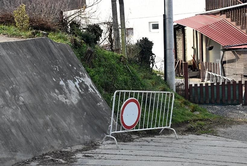 ZBOG ODRONA ZATVOREN VINCELOVSKI PUT: Zabrana se ne poštuje [FOTO]