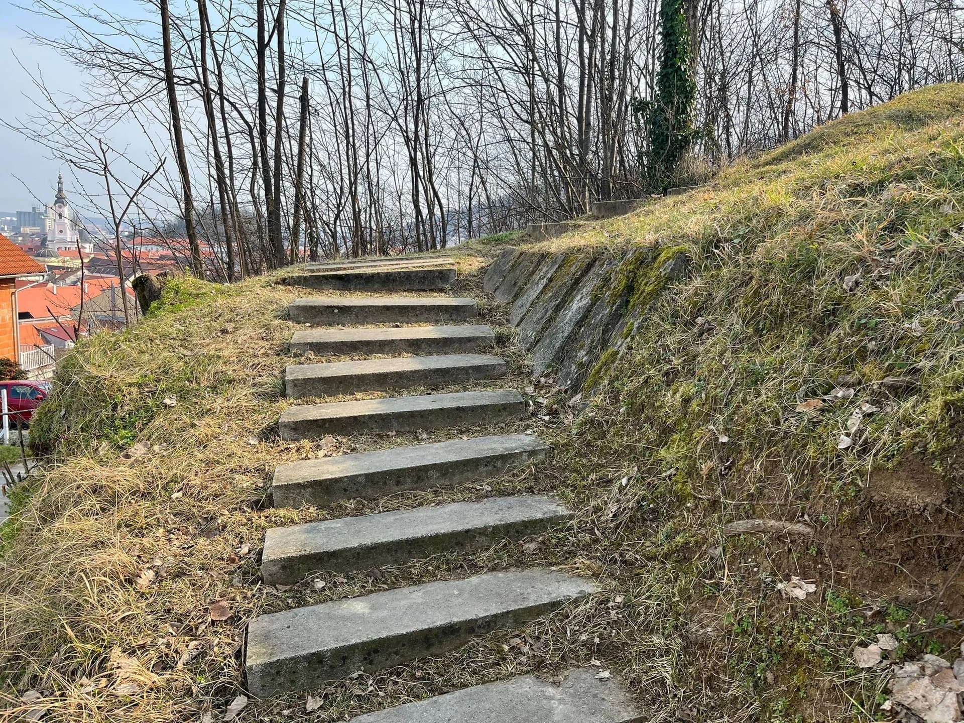 Požeška Kalvarija spremna i uređena za molitvene susrete u korizmi /FOTO/