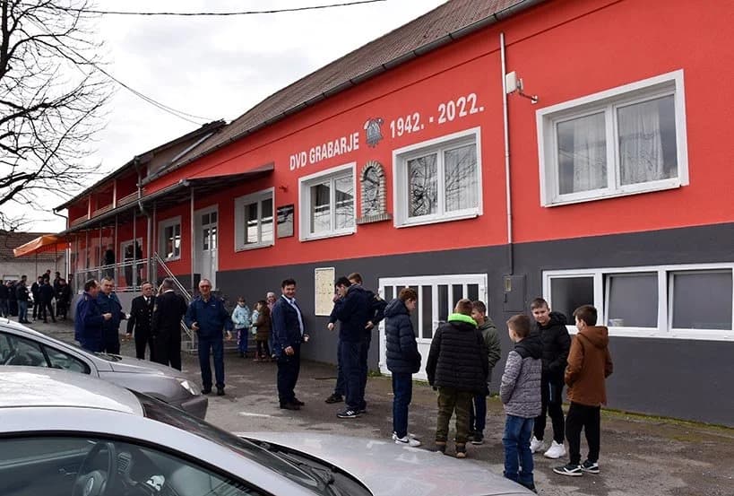 Darko Matijević, Josip Malčić, Mato Kundakčić i Darko Marenjak primili medalje za 40 godina u vatrogastvu , a 23 vatrogasca za 20 godina /FOTOGALERIJA/