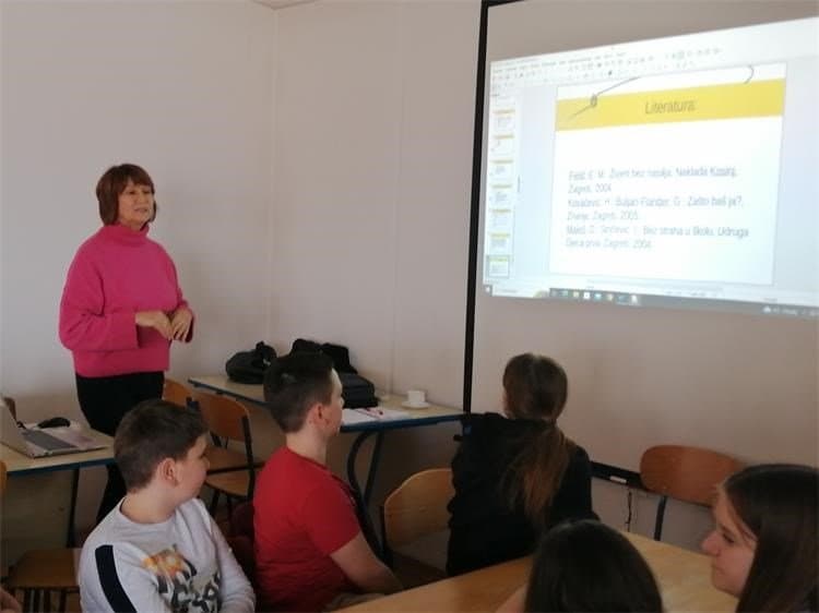 Održana predavanja učenicima i roditeljima na temu vršnjačkog nasilja i nasilja na internetu