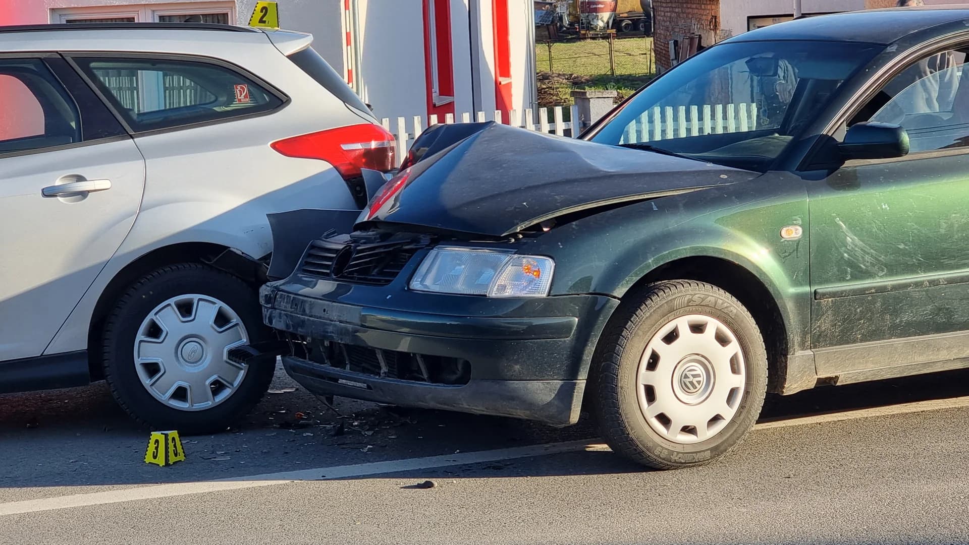 Prometna nesreća u Eminovcima: Dvije osobe prevezene u bolnicu /FOTO/