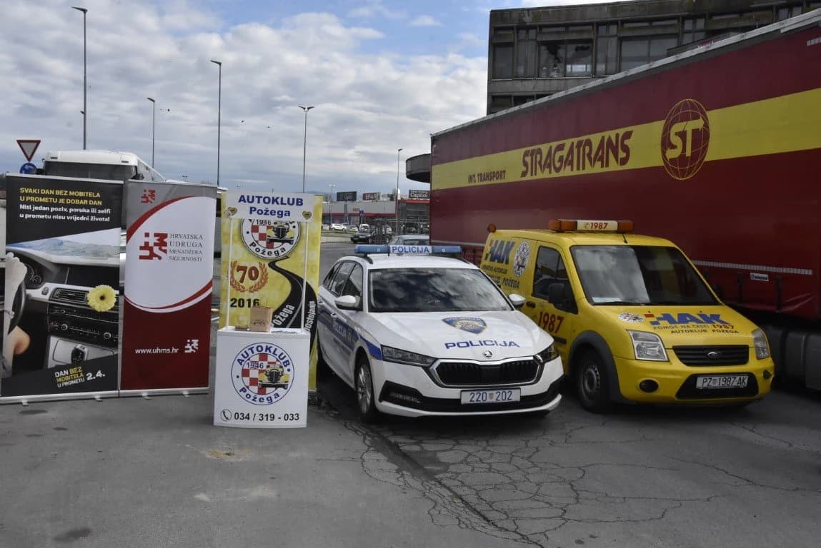 /FOTOGALERIJA/ Postoji tamna strana korištenja mobitela za vrijeme vožnje i visoko je na ljestvici uzroka prometnih nesreća