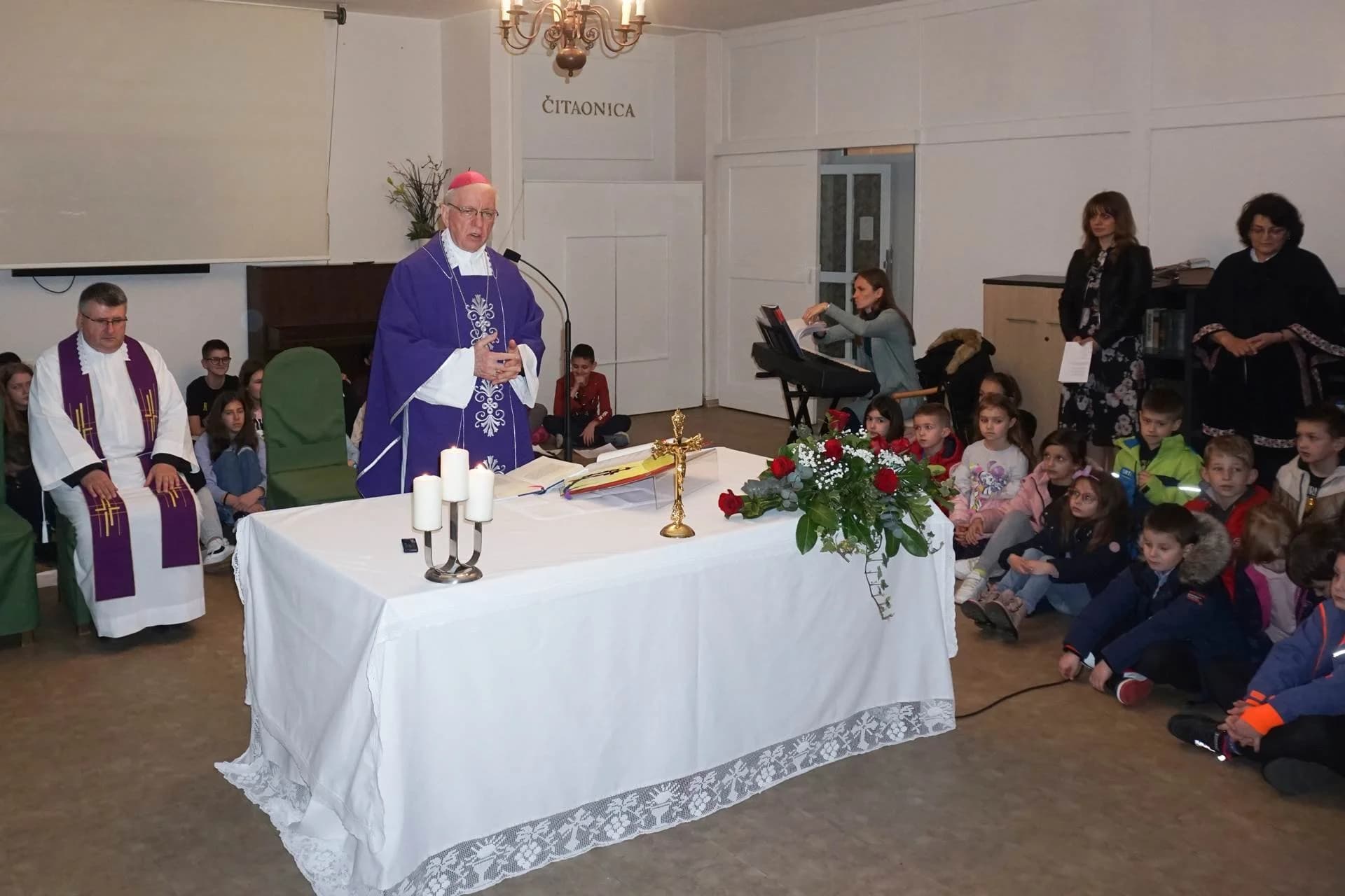 Biskup Škvorčević pohodio Dom za stare i nemoćne osobe u Požegi