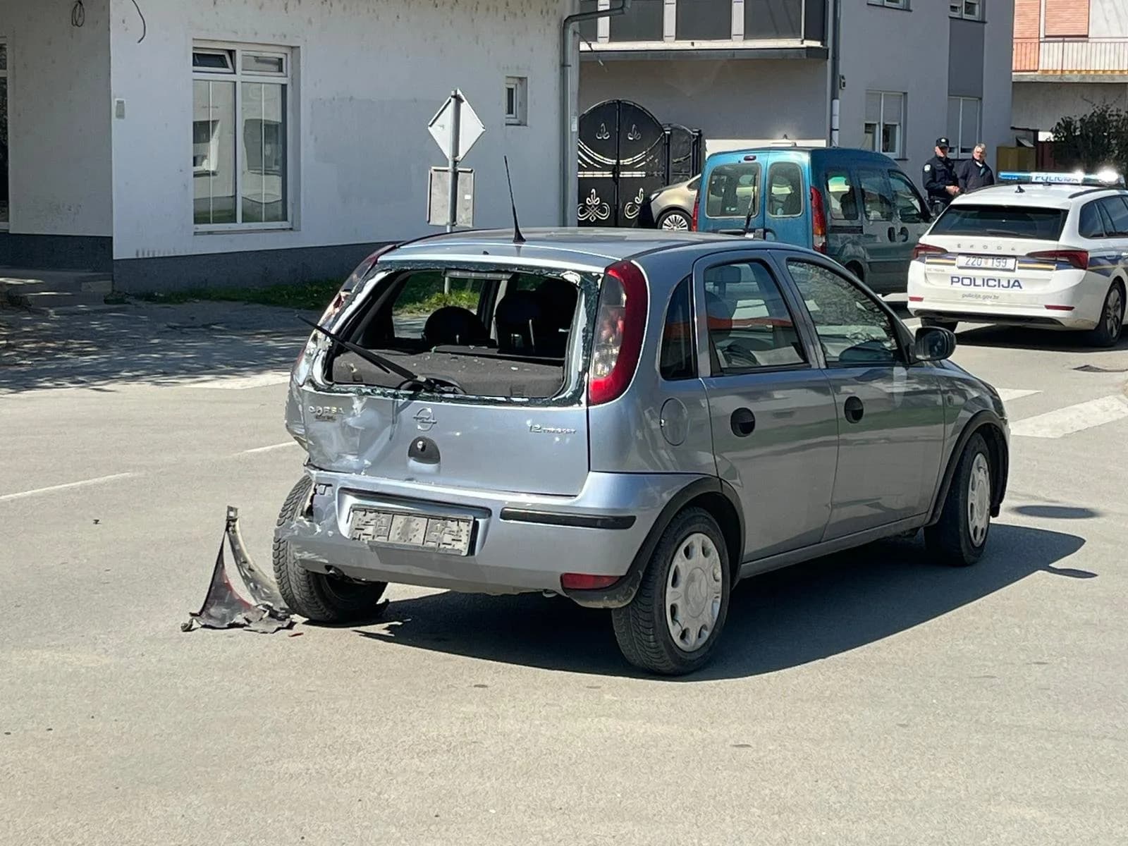 Jedna osoba ozlijeđena u prometnoj nesreći u Požegi /FOTO/