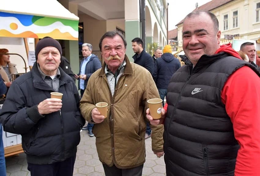 Požeški obrtnici za građane pripremili tradicionalni posni blagdanski ručak [FOTO]