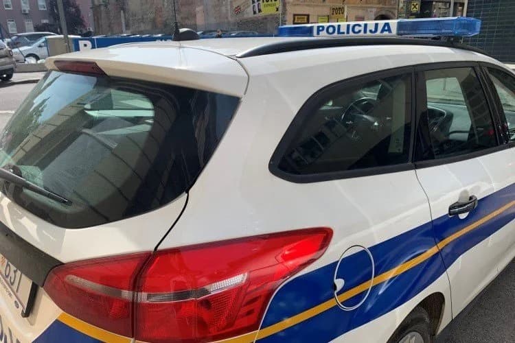 Osobnim automobilom sletio s kolnika