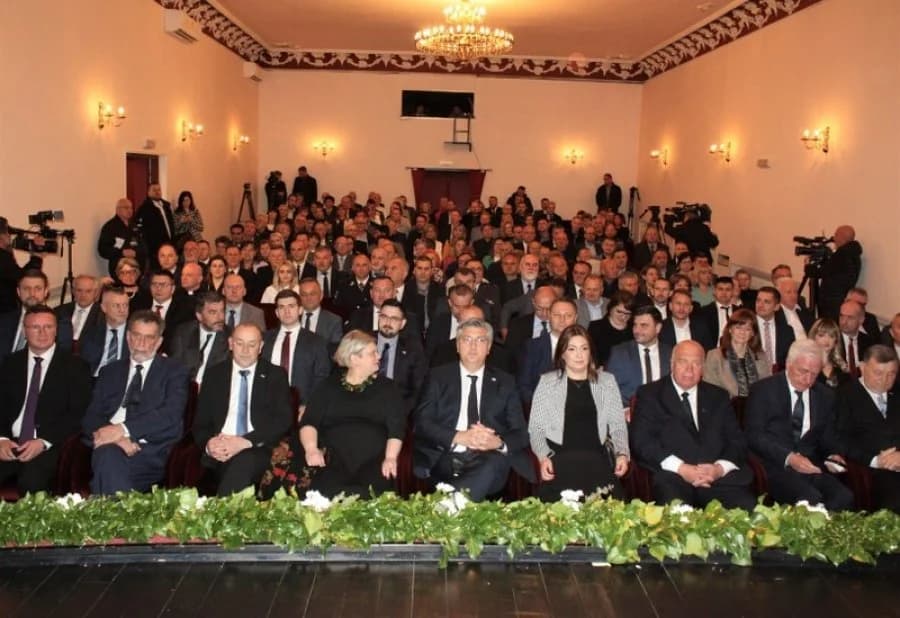 Svečana sjednica u prigodi Dana Požeško-slavonske županije /FOTO/